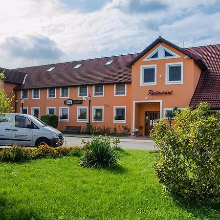 Hotel U Jezera Velky Osek Экстерьер фото