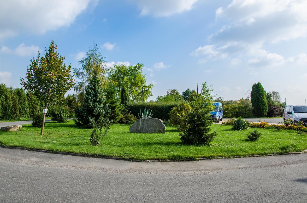 Hotel U Jezera Velky Osek Экстерьер фото