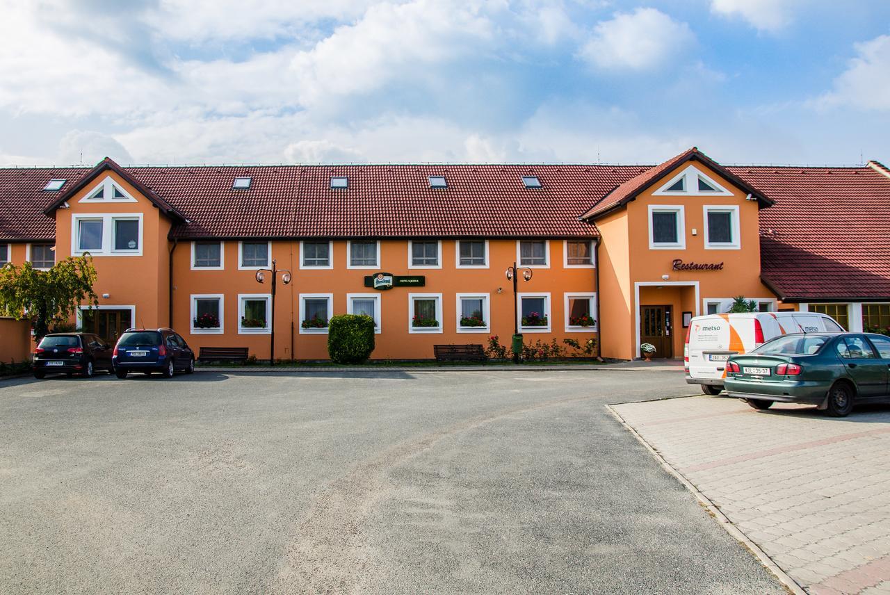 Hotel U Jezera Velky Osek Экстерьер фото