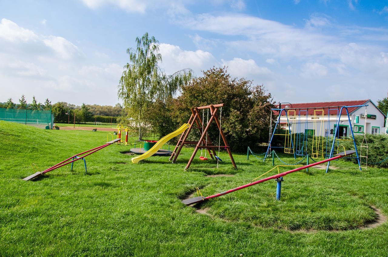 Hotel U Jezera Velky Osek Экстерьер фото