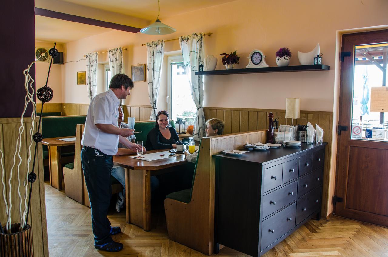 Hotel U Jezera Velky Osek Экстерьер фото